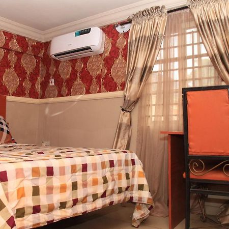 Aquatic Suites & Apartments Aliayabiagba Ngoại thất bức ảnh