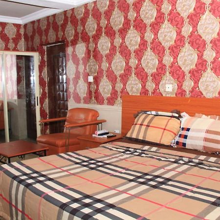 Aquatic Suites & Apartments Aliayabiagba Ngoại thất bức ảnh