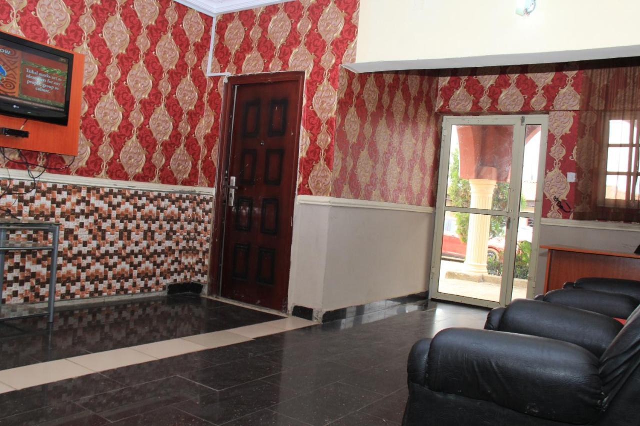 Aquatic Suites & Apartments Aliayabiagba Ngoại thất bức ảnh