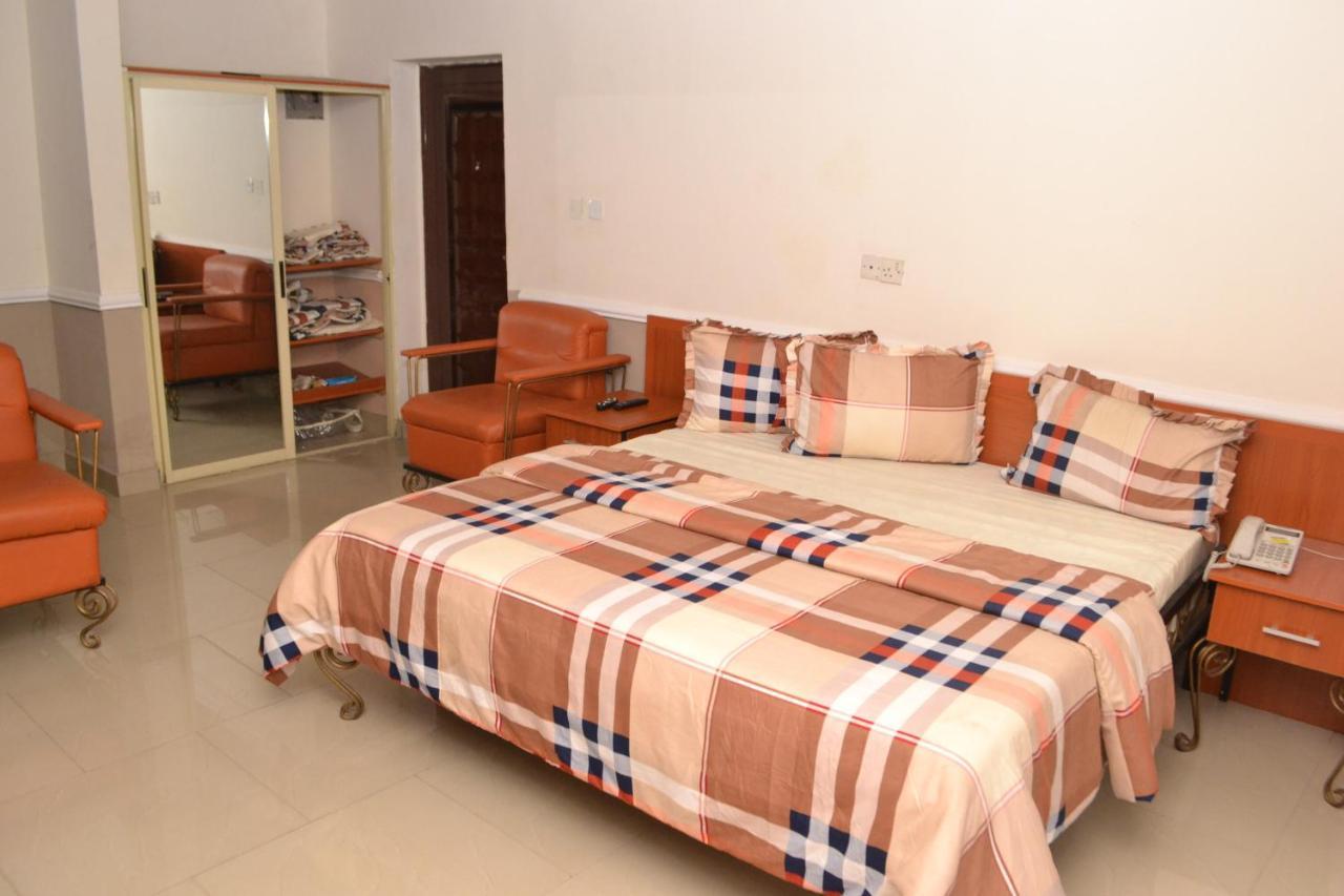 Aquatic Suites & Apartments Aliayabiagba Ngoại thất bức ảnh